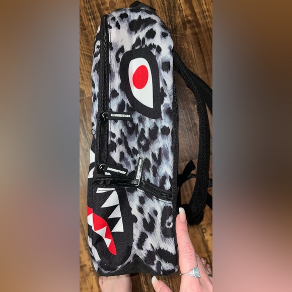 Running Tiger Men’s Backpack - Picture 4 of 5